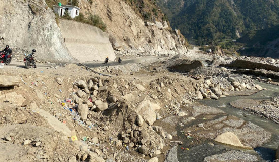 मुख्य राजमार्गकै यात्रा कठिन