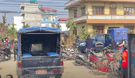 घरमै पुगेर  लालपुर्जा वितरण