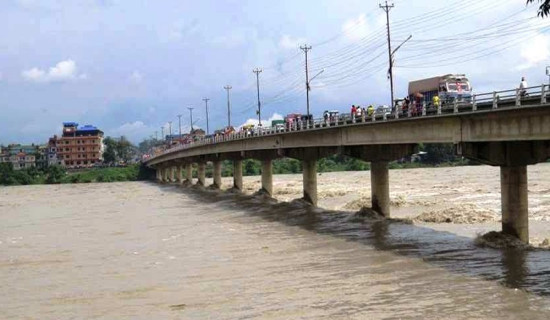 नारायणी  नदीमा हाम फालेर एकै दिन दुईजना बेपत्ता
