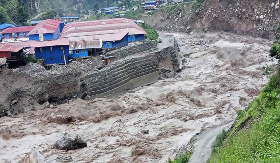 भोटेकोशी आकस्मिक बाढी : सडक कटान, जलविद्युतमा क्षति