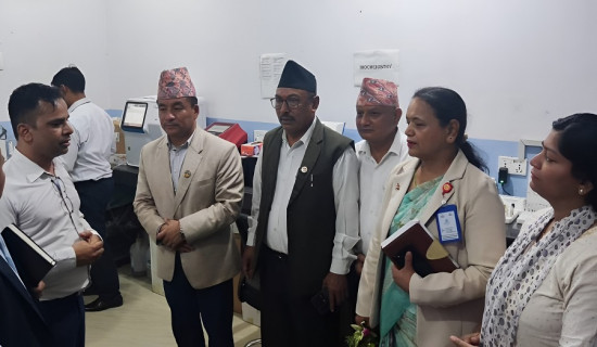 स्वास्थ्य मन्त्री खेम सारुद्वारा स्वास्थ्य संस्थाको निरीक्षण