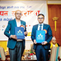 चीनबाट तातोपानी नाकामा भित्रिन थाले साझाका बस