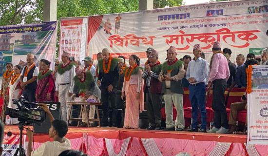 निर्माण सामग्री सडकमै असरल्ल