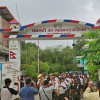 बस र ट्रक एकापसमा ठोक्किँदा १२ यात्रु घाइते, चार गम्भीर