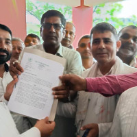 मल लिन बिहान ४ बजेदेखि लाइन, मल नपाउँदा रित्तै हात फर्किए किसान