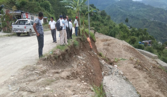 मध्यपहाडी लोकमार्गमा मापदण्ड विपरित संरचना निर्माण