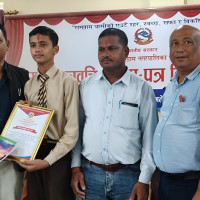बाढी पीडितलाई मन्त्रीको राहत