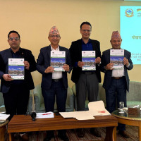 चन्द्रकोटका कृषकलाई कृषि औजार