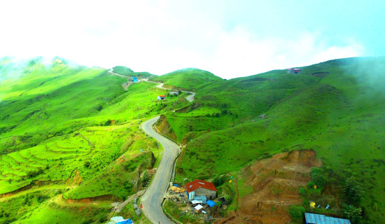 पर्यटकका लागि सहज गन्तव्य बन्दै भोजपुरको ‘चखेवा भञ्ज्याङ’