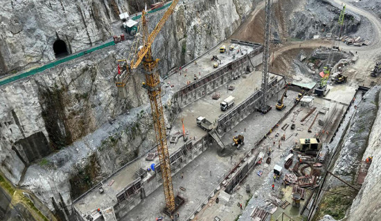 तनहुँ जलविद्युत् आयोजनाको मुख्य बाँधमा कङ्क्रिट निर्माण गरिँदै