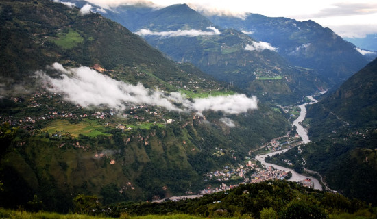 कालीगण्डकी नदी सहितको सुन्दर दृश्य