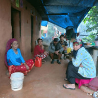लेक लागेका पर्यटकहरुलाई टाक्चीबाट हेलिकोप्टरबाट उद्धार