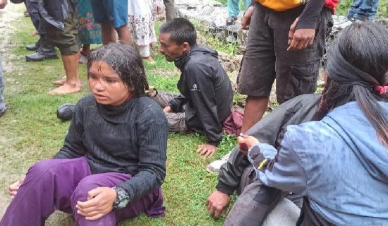 जुम्लाबाट सुर्खेत जाँदै गरेको गाडी दुर्घटना, सात जना घाइते