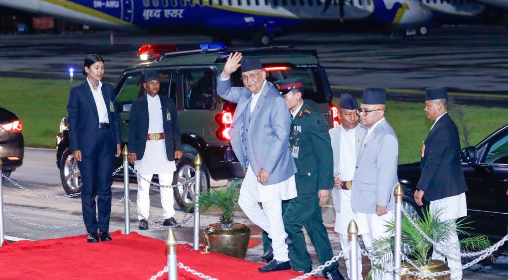 प्रधानमन्त्री ओली नेतृत्वको टोली स्वदेश फिर्ता
