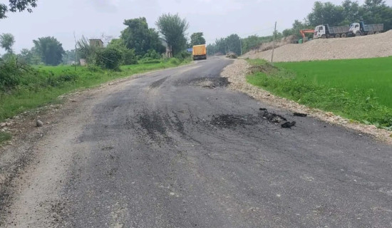 सडक निर्माण नहुँदा जोखिम मोल्दै स्थानीय