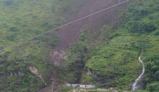 पहिरोमा पुरिएर एक मजदुरको मृत्यु, तीनजना घाइते