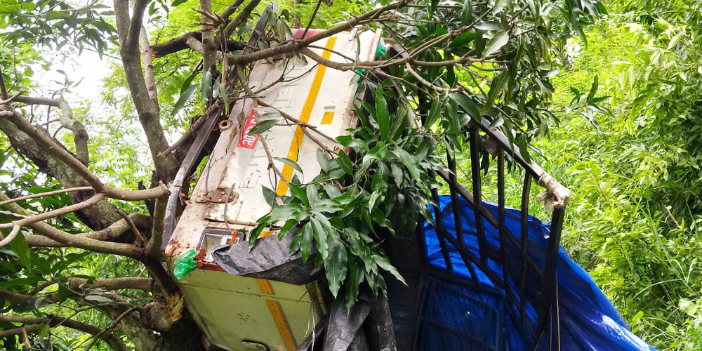 धनकुटामा पिकअप दुर्घटना : घाइतेको सङ्ख्या २१ पुग्यो