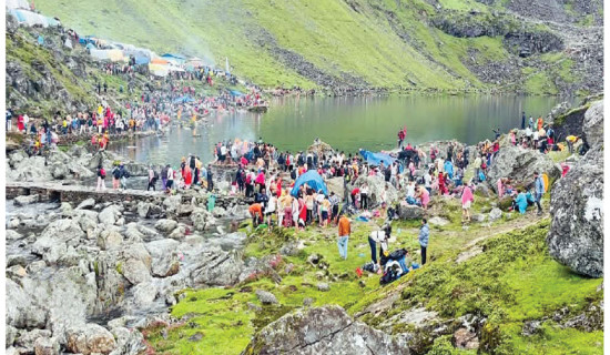 गोसाइँकुण्डमा भक्तजनको घुइँचो