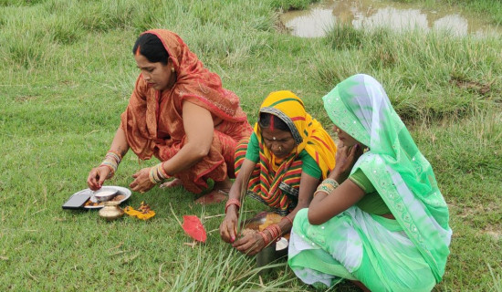 सन्तानको दीर्घायूको कामना गर्दै मनाइयो तीन छठ्ठी पर्व