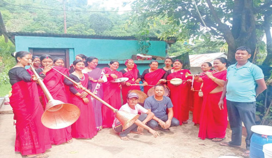 बुहारीहरू पन्चैबाजा सिक्दै