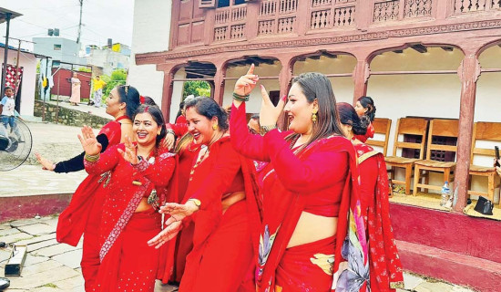 तिज गीतमा मौलिकताको चिन्ता