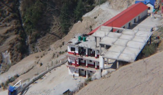 आफुखुसी योजना नभएको भन्दै नगरपालिकामा तालाबन्दी