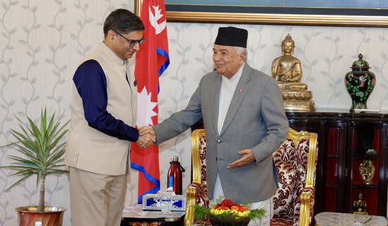 फिल्मलाई विदेश जाने भिसा नबनाऔं : प्रकाश सायमी
