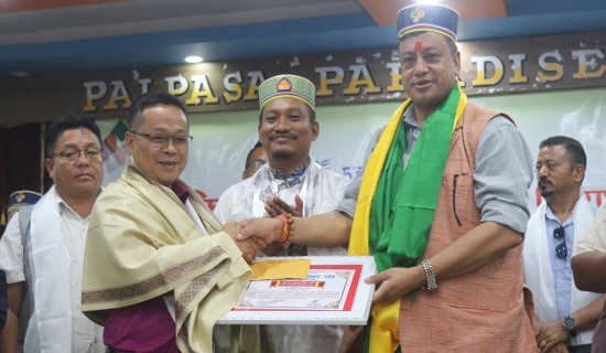 अलास्का शिखर सम्मेलनमा पुटिनका अङ्गरक्षकले ‘पूप सुटकेस’ बोके : रिपोर्ट