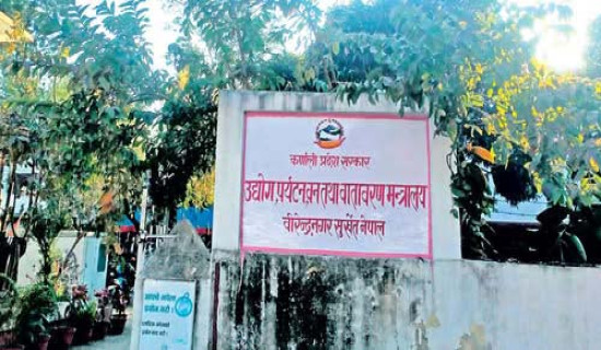 कालोपत्र नहुँदा बिहुँ–घोडाबाधे सडकखण्डमा वर्षौँदेखि सास्ती