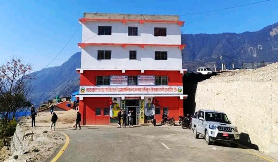 प्रक्रिया मिचेर कर्मचारी छनोट, बदरको माग गर्दै प्रशासनमा उजुरी
