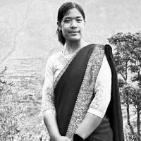 पिङ खेल्दाखेल्दै डोरीमा अल्झिएर बालिकाको मृत्यु