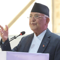 त्रिपुरेश्वरमा राहदानी लिनेको भीड (फोटो कथा)