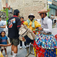 खडेरीमा स्थानीयवासी : आफैँ सिक्दै, ज्यान बचाउँदै