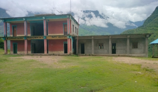 विद्यालयमा खानेपानी चरम अभाव