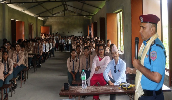 लागुऔषध र साइबर सुरक्षा सचेतनामूलक अभियानमा दाङ प्रहरी