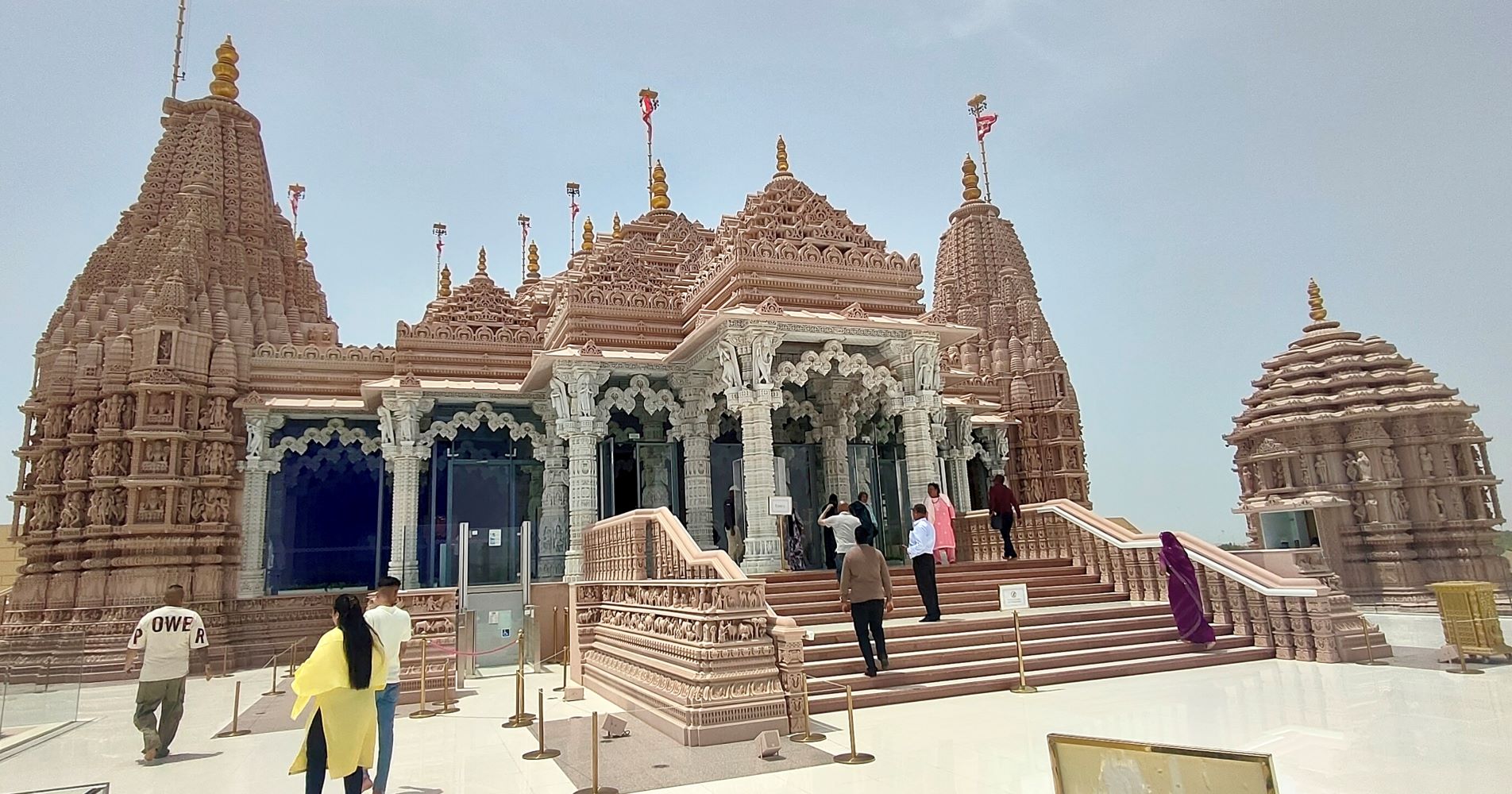 अवुधावीमा रहेको प्रसिद्ब विएपिएस हिन्दु मन्दिर