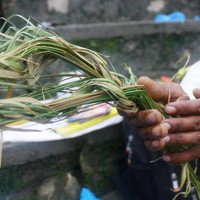 रकम बाँडेको थाहा पाए कारवाही गर्नुस् : गृहमन्त्री लामिछाने