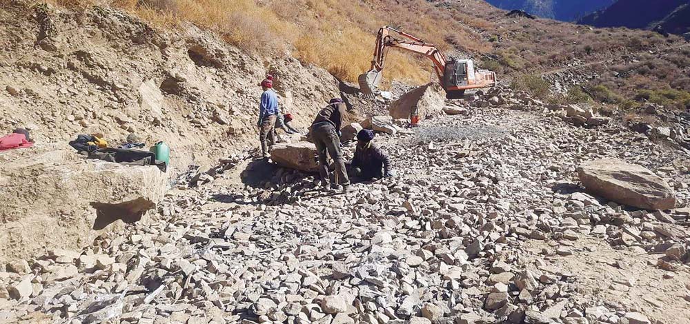 पूर्वाधार निर्माणमा जोडिँदै नागरिक