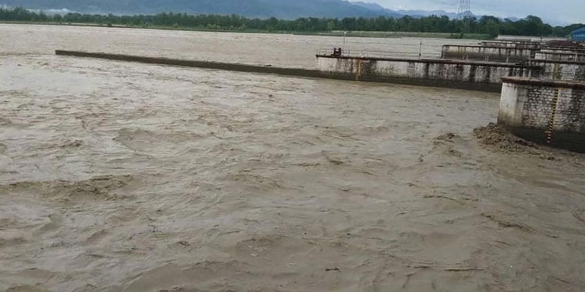 महाकालीमा पानीको बहाव उच्च, सवारी सञ्चालनमा रोक