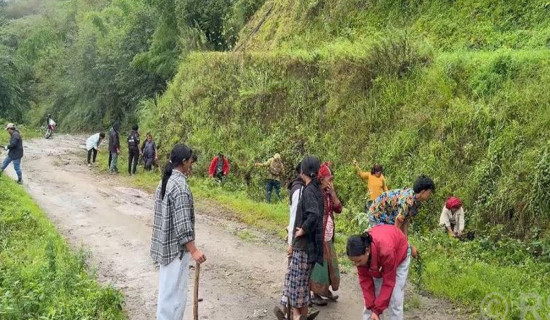 खोटाङको साकेलामा श्रमदान अभियान