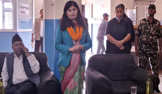 जनता खुसी पार्ने गरी सेवा दिन मन्त्री न्यौपानेको निर्देशन