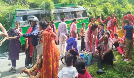 पोखराको आर्बामा बस दुर्घटना, २१ जना घाइते