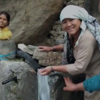 बालबालिकालाई ‘स्वर्णविन्दु प्राशन’ थोपा