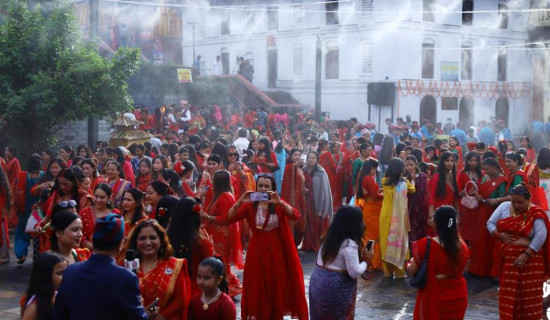 तीजको रौनक : फेरिँदै तीज मनाउने शैली