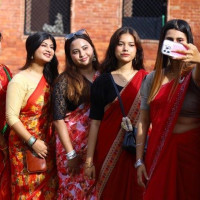 मासिक एक अर्ब घाटा