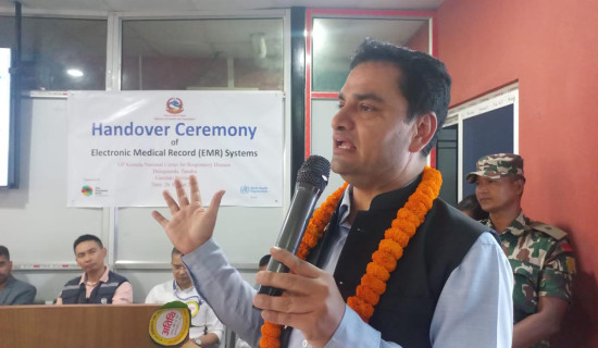 स्वास्थ्य बीमा सफल पार्न प्रदेश र स्थानीय तहको लगानी अपरिहार्य छ : मन्त्री पौडेल