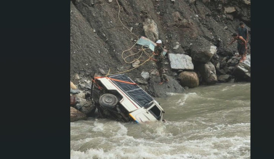 भोटेकोशीमा बलेरो खस्यो, दुईजना बेपत्ता