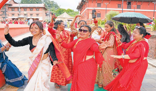 तिज गीत : आधुनिकताले खोसेको मौलिकता