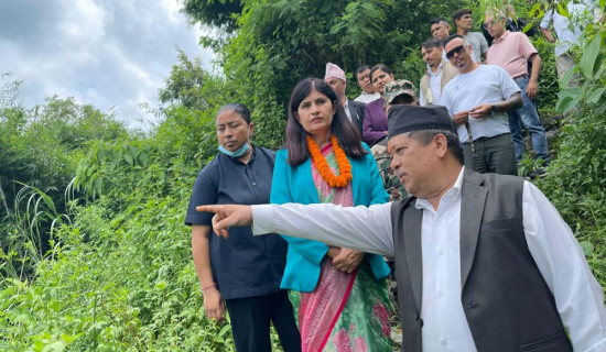 निर्माण हुँदै तटबन्ध