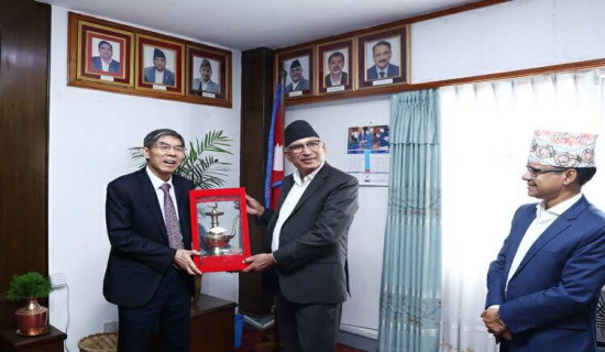 अर्थमन्त्री पौडेल र चीनका उपमन्त्री लिजुनबिच शिष्टाचार भेट